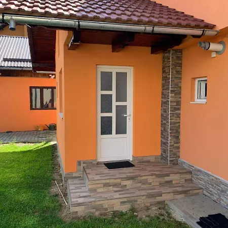 Casuta Cu Flori Holiday home