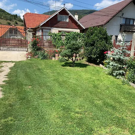 Holiday home Casuta Cu Flori Moieciu de Jos